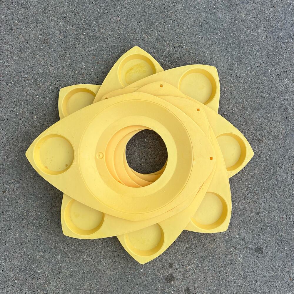 Vintage Wilpak no.1000 Paper Plate/Cup Holders 1970's Stackable Set of 8 Yellow